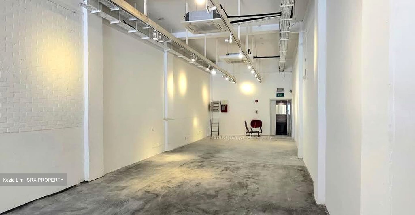 Beach Road (D7), Retail #586042191